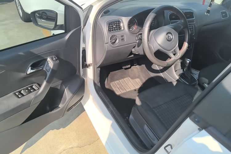 Volkswagen Polo 2015 #12 Volkswagen Polo 2015 car image #12