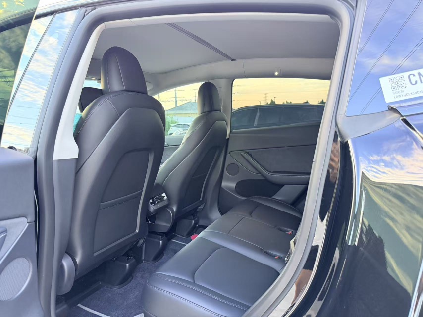 Tesla Model Y 2022 #5 Tesla Model Y 2022 car image #5