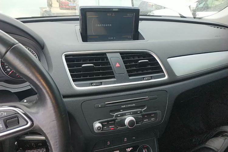 Audi Q3 2016 immagine di auto #13