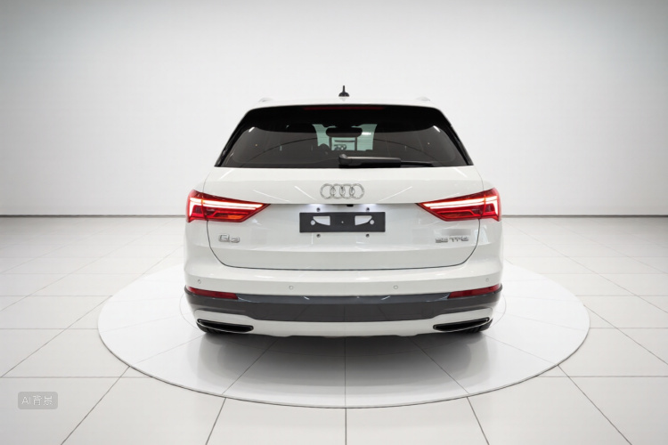 Audi Q3 2023 car image #4