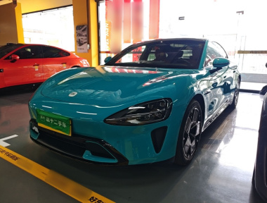 MI SU7 2025 immagine di auto 