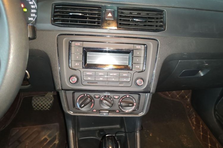 Volkswagen Santana 2018 car image #13