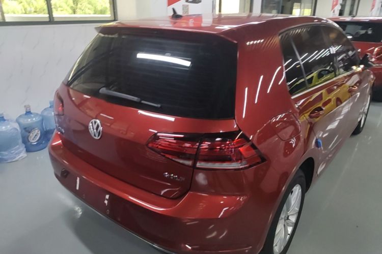 Volkswagen Golf 2019 car image #7