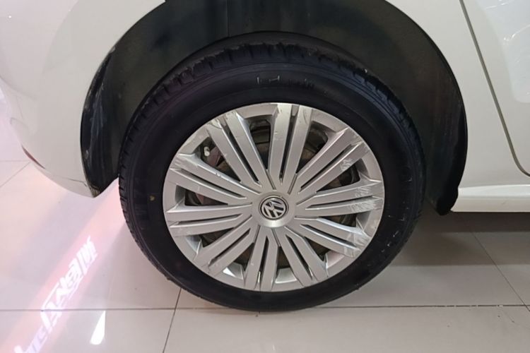 Volkswagen Polo 2016 car image #10