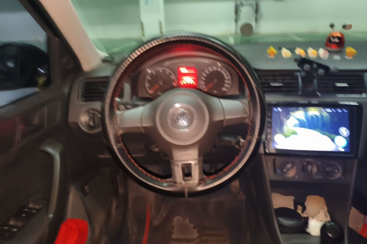 Volkswagen Santana 2015 car image #12