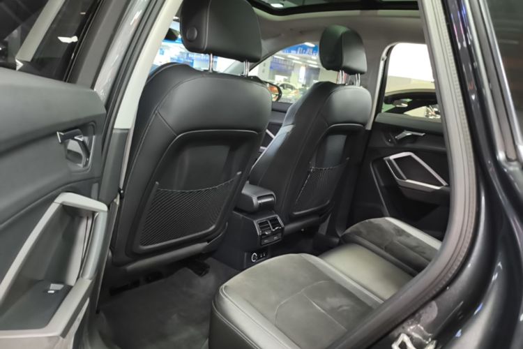 Audi Q3 2021 car image #17