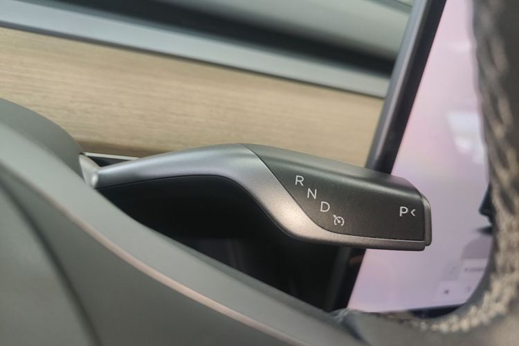 Tesla Model Y 2023 #14 Tesla Model Y 2023 car image #14