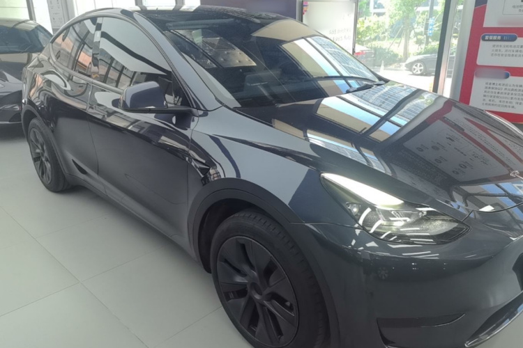 Tesla Model Y 2024 #4 Tesla Model Y 2024 car image #4