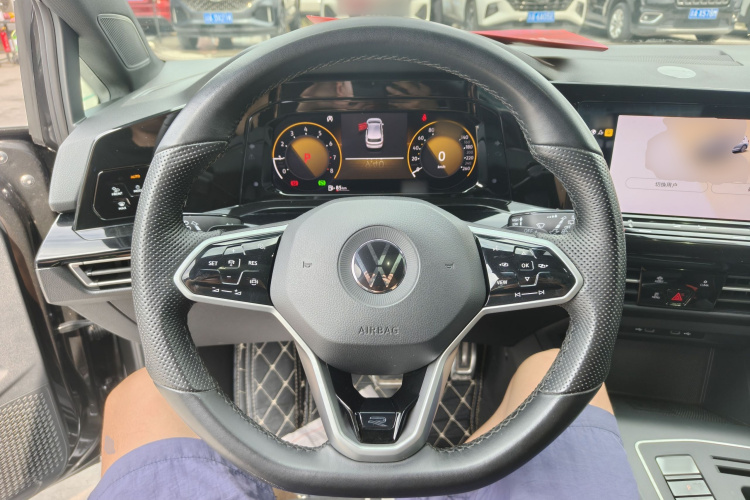 Volkswagen Golf 2022 car image #11