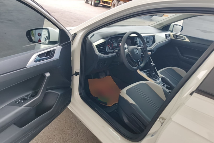 Volkswagen Polo 2020 car image #16