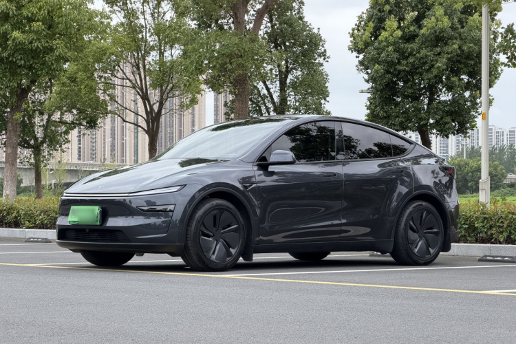 Tesla Model Y 2025 #3 Tesla Model Y 2025 car image #3