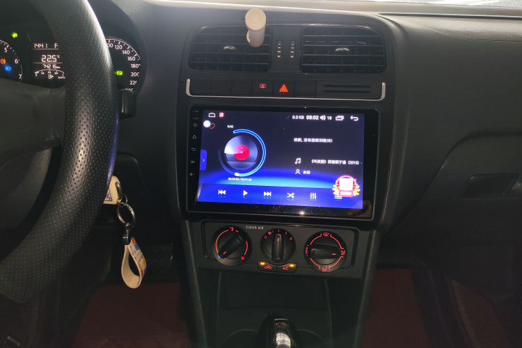 Volkswagen Polo 2017 car image #13