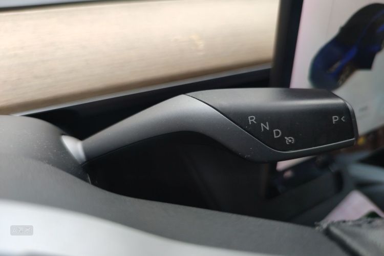 Tesla Model Y 2021 #16 Tesla Model Y 2021 car image #16