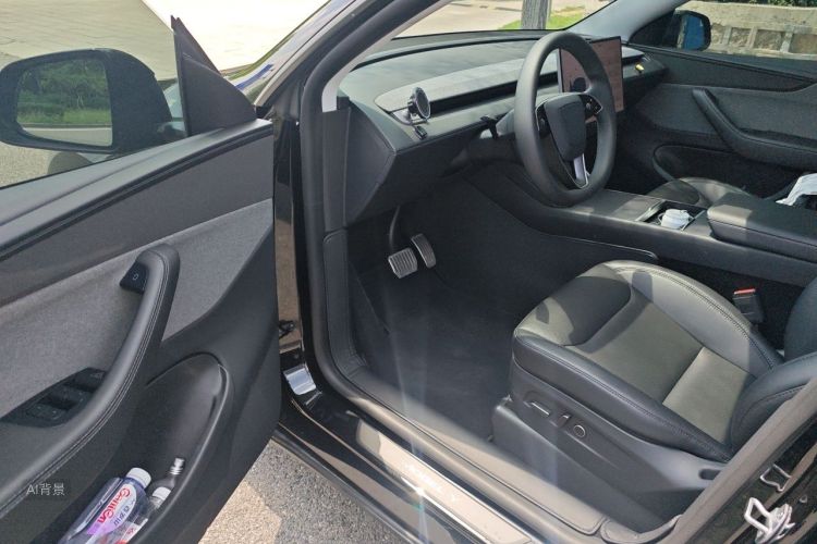 Tesla Model Y 2025 #18 Tesla Model Y 2025 car image #18