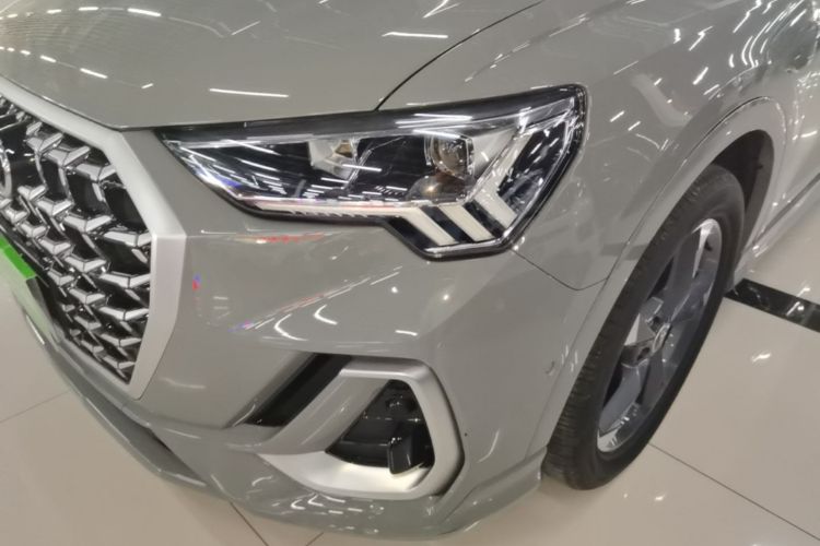 Audi Q3 2024 car image #23