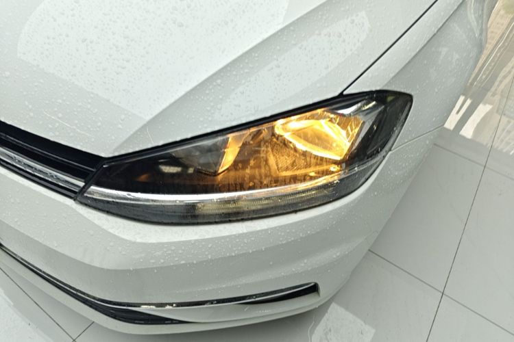 Volkswagen Golf 2018 car image #23