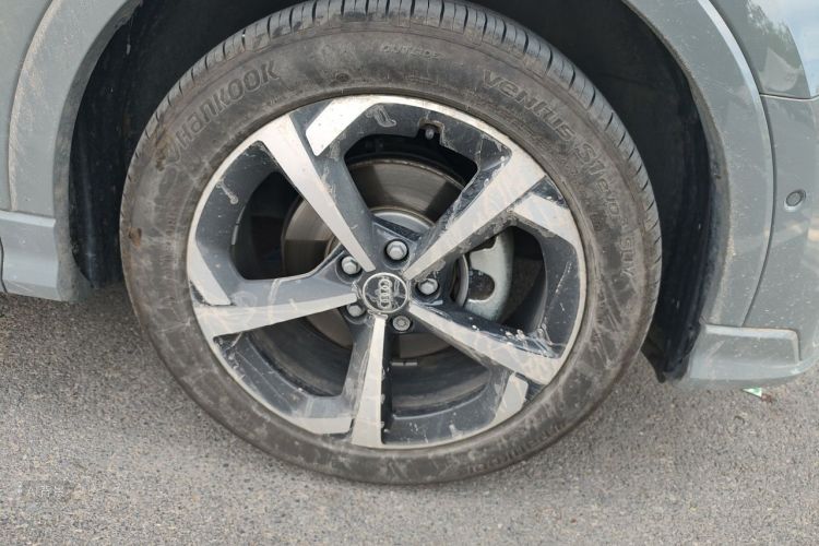Audi Q3 2025 car image #9