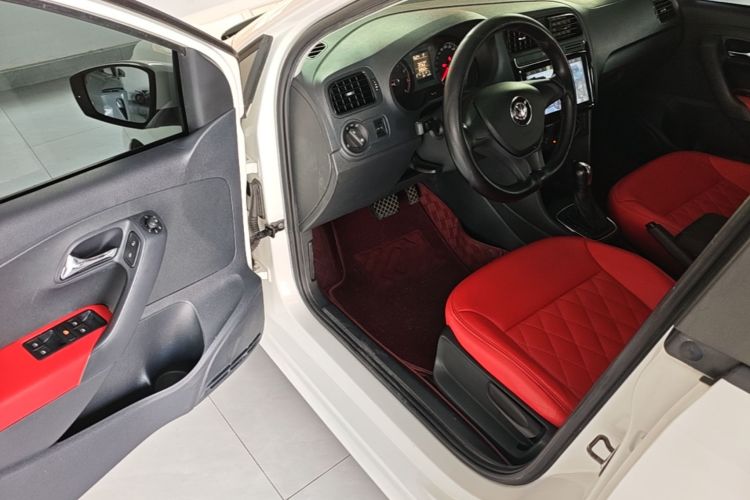 Volkswagen Polo 2017 car image #16