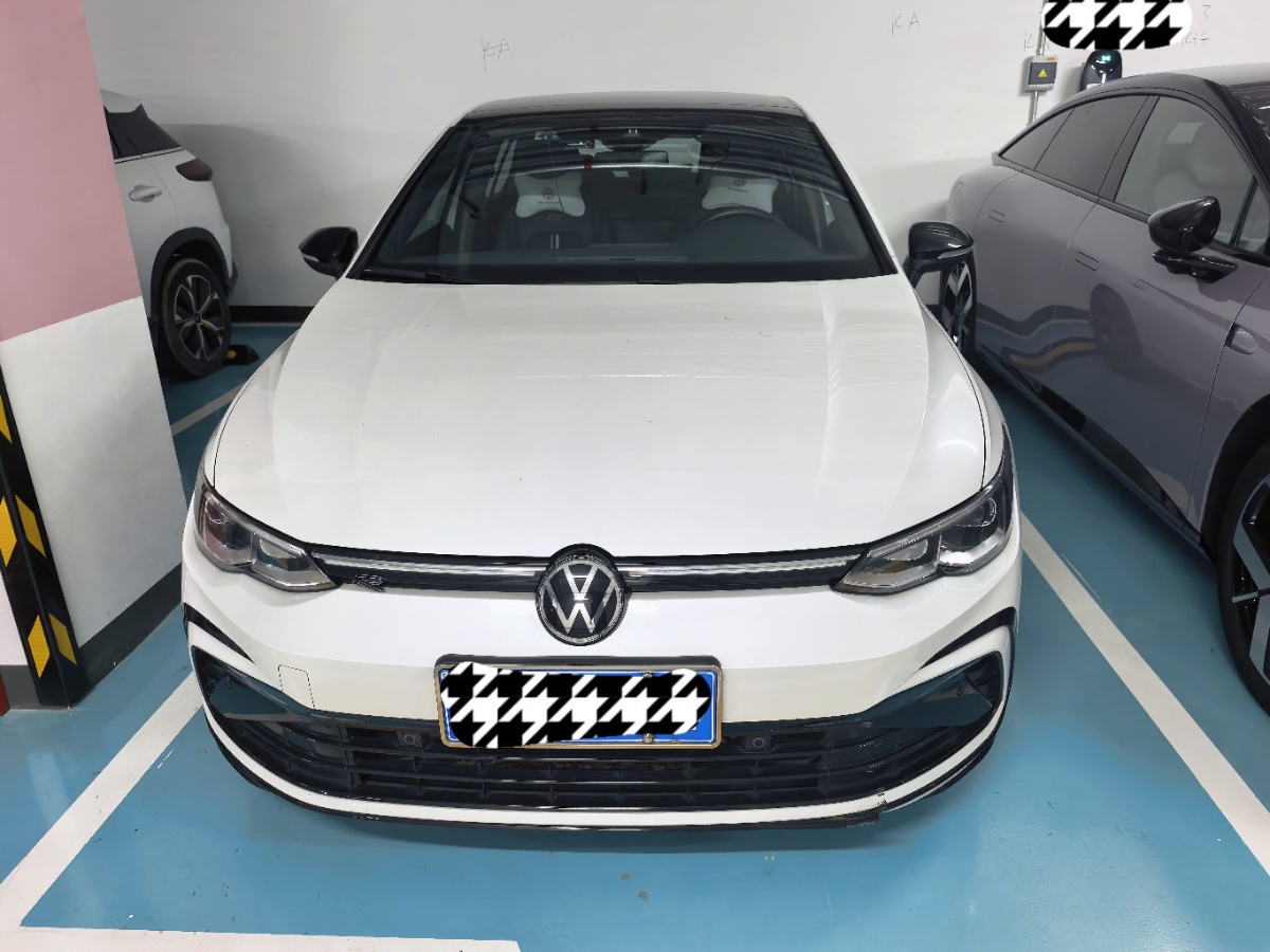 Volkswagen Golf 2022 car image #2