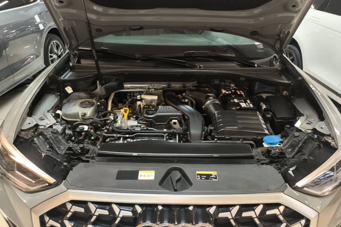 Audi Q3 2024 car image #3