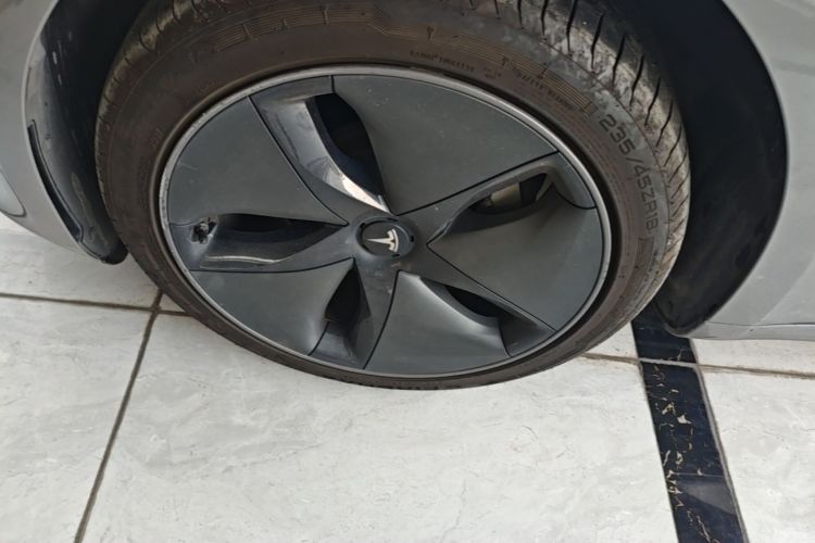 Tesla Model 3 2020 car image #9