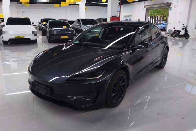 Tesla Model 3 2025 car image #2