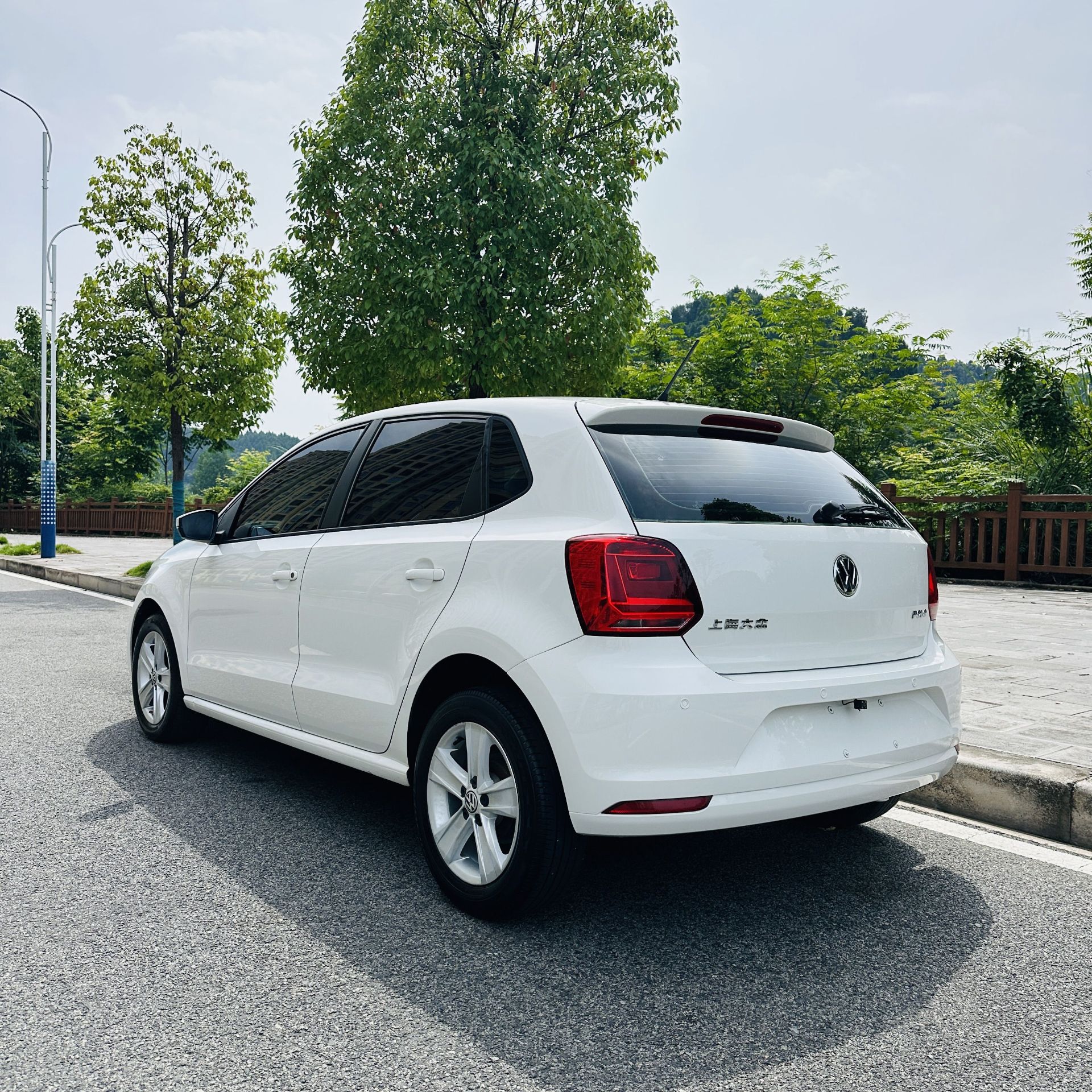 Volkswagen Polo 2016 car image #2