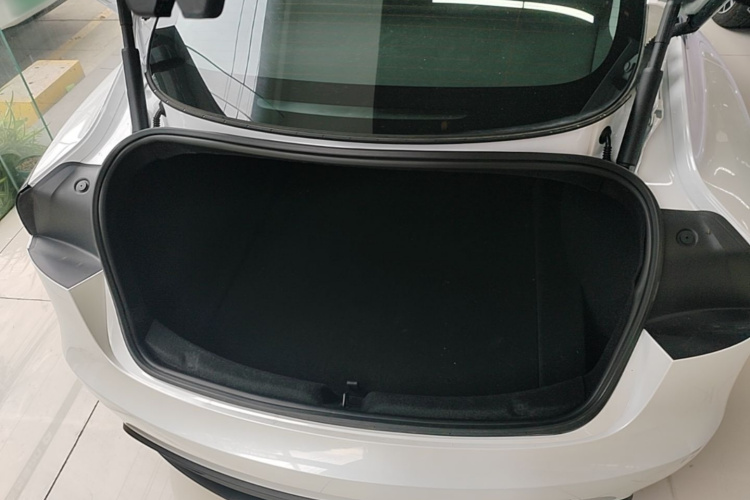 Tesla Model 3 2024 #19 Tesla Model 3 2024 car image #19