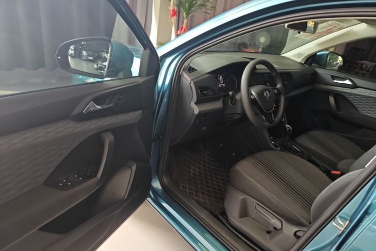 Volkswagen Tharu 2019 car image #16