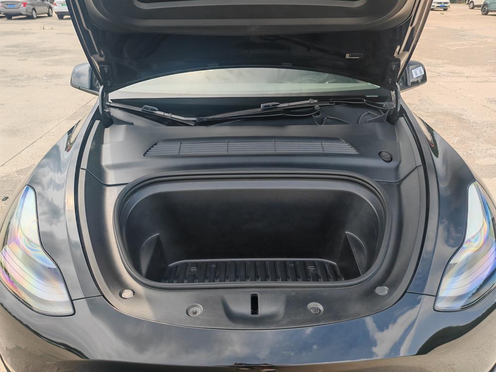 Tesla Model Y 2021 car image #15