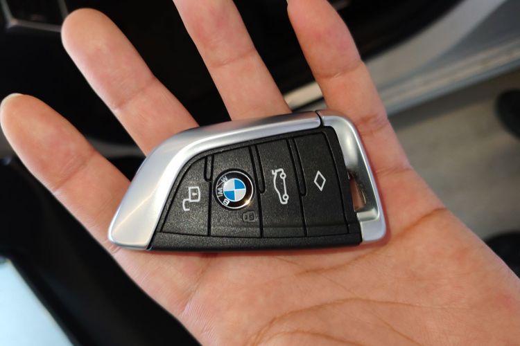 BMW 3 Series 2019 car image #9