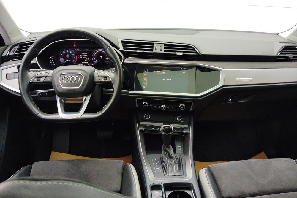 Audi Q3 2020 car image #13