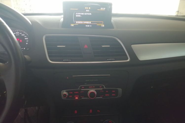 Audi Q3 2017 car image #13