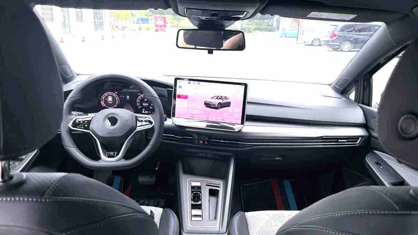Volkswagen Golf 2026 car image #9