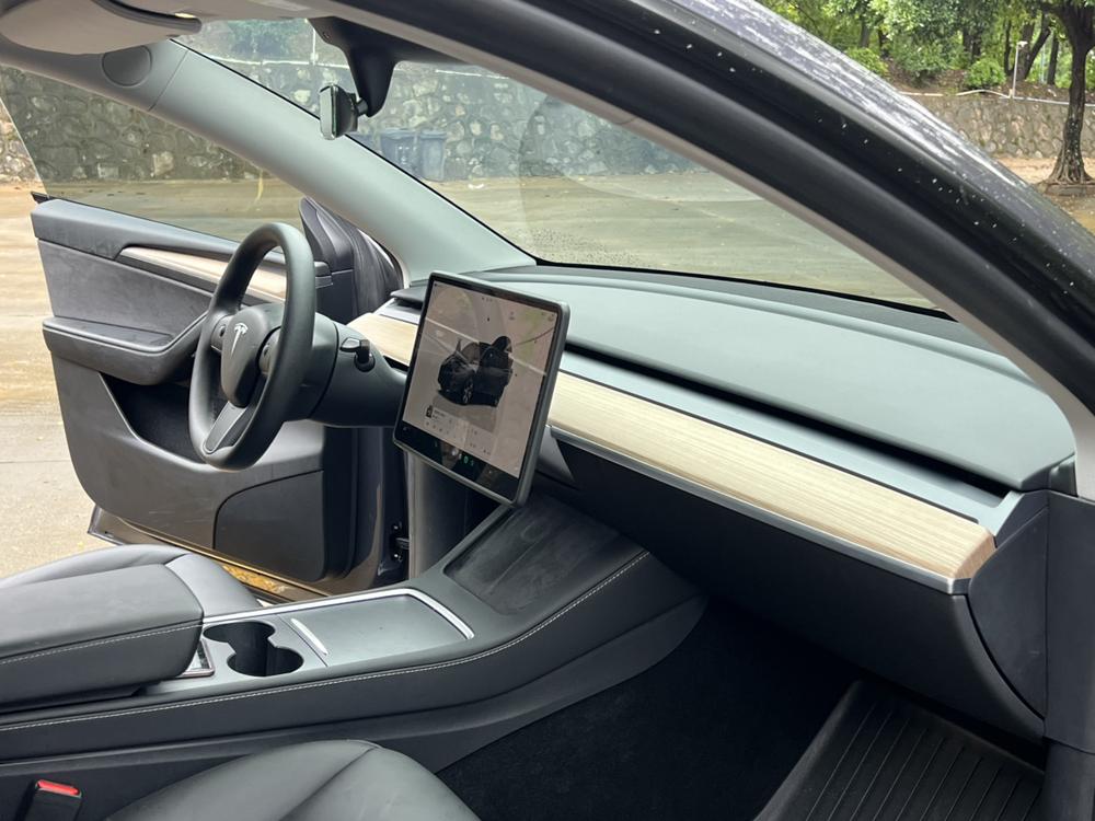 Tesla Model Y 2022 #17 Tesla Model Y 2022 car image #17