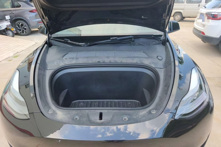 Tesla Model Y 2023 #20 Tesla Model Y 2023 car image #20