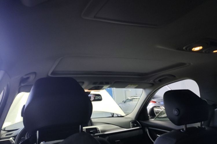 BMW 3 Series 2017 car image #18