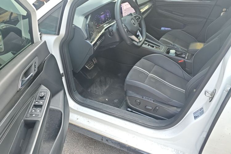 Volkswagen Golf 2024 car image #18