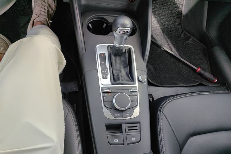 Audi A3 2017 car image #14