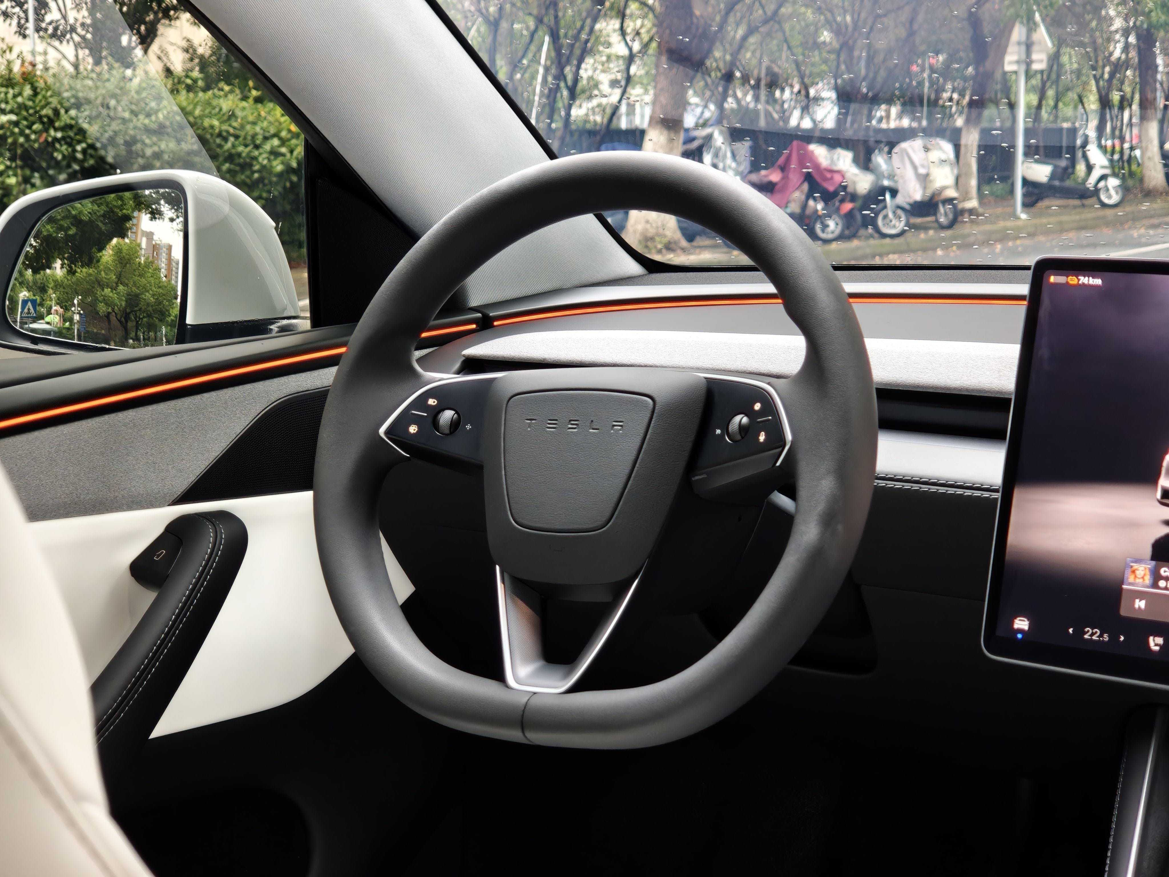 Tesla Model Y 2025 #5 Tesla Model Y 2025 car image #5