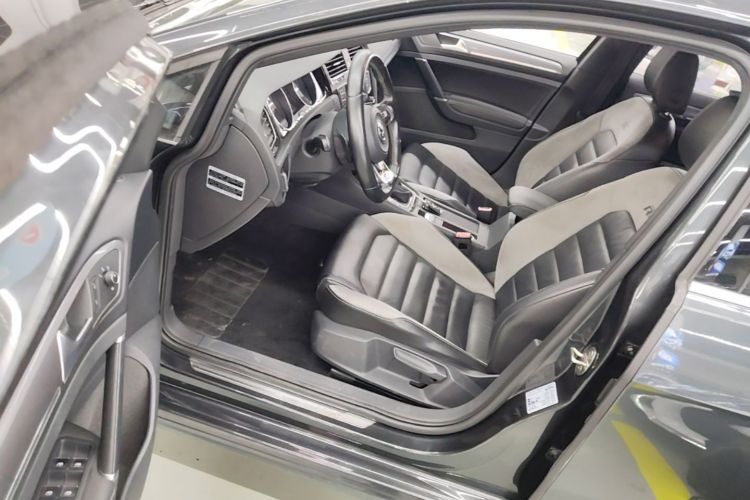 Volkswagen Golf 2017 car image #16