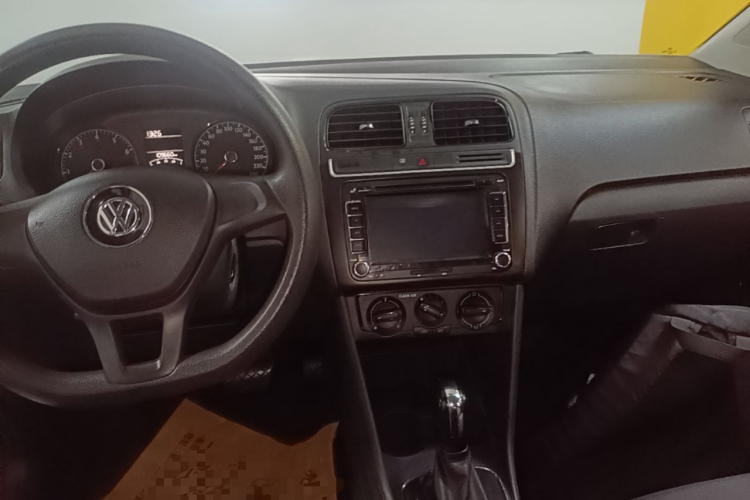 Volkswagen Polo 2018 car image #13