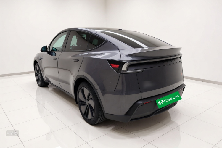 Tesla Model Y 2025 #5 Tesla Model Y 2025 car image #5