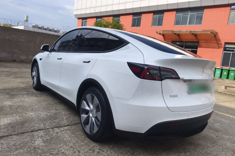 Tesla Model Y 2022 car image #5
