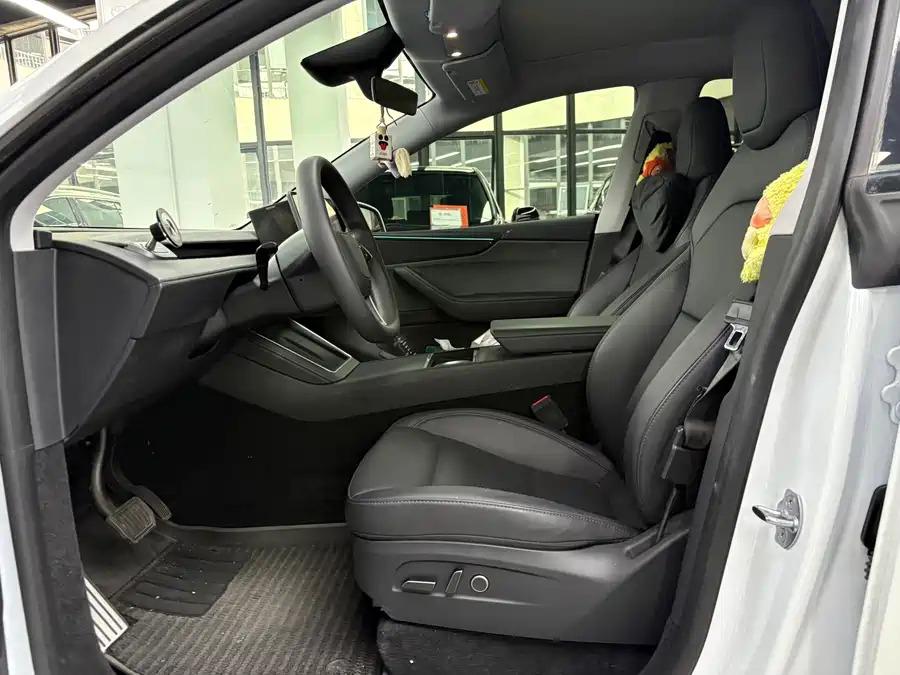 Tesla Model Y 2025 #17 Tesla Model Y 2025 car image #17