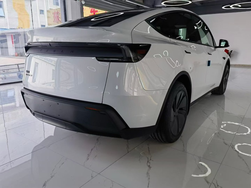 Tesla Model Y 2026 #7 Tesla Model Y 2026 car image #7