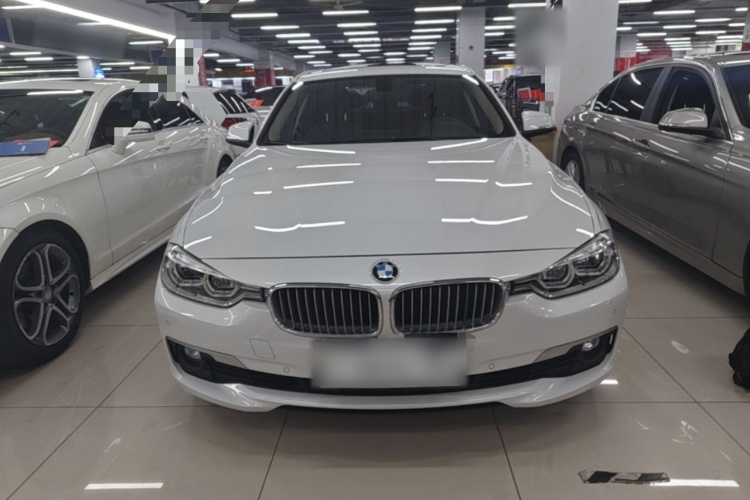 BMW 3 Series 2019 car image #3