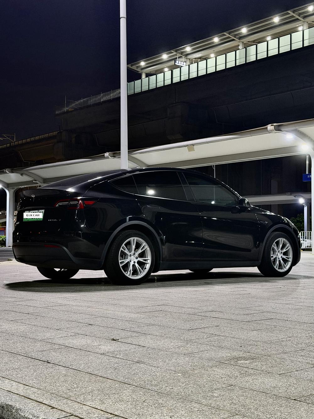 Tesla Model Y 2023 #3 Tesla Model Y 2023 car image #3