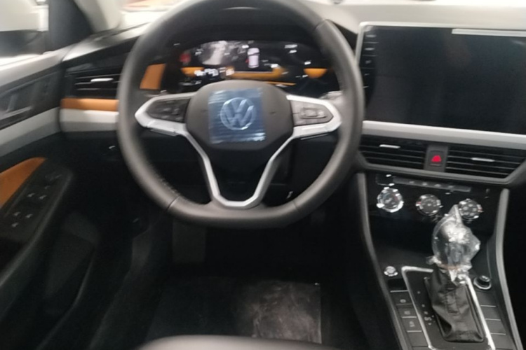 Volkswagen Bora 2026 car image #11
