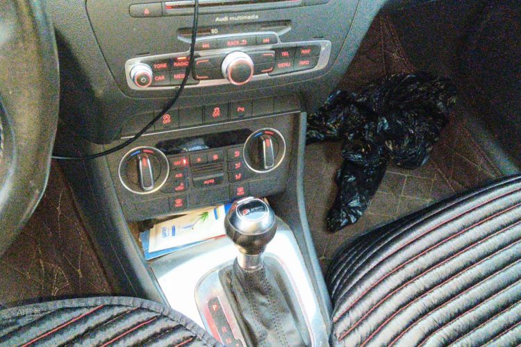 Audi Q3 2017 car image #16